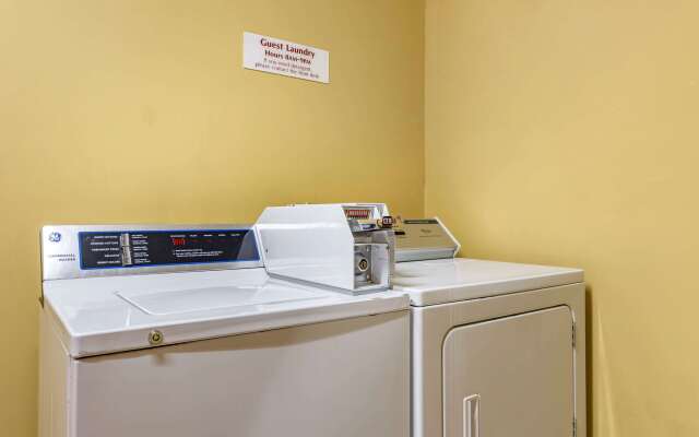 Econo Lodge Louisville Airport