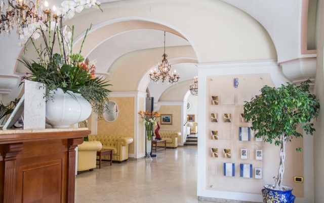 Lloyd's Baia Hotel