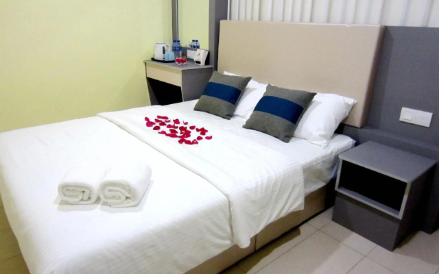 RG Grand Hotel – Guest Rooms – Parit Raja