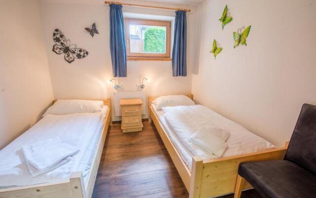 Cozy Chalet with 4 Bathrooms near Königsleiten