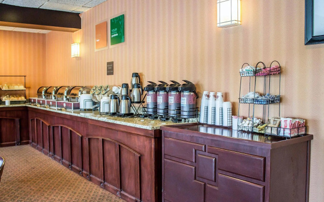Norwood Inn & Suites North Conference Center