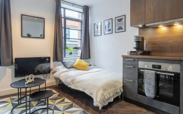 Professionals, City Centre, Parking, Superstore Nearby