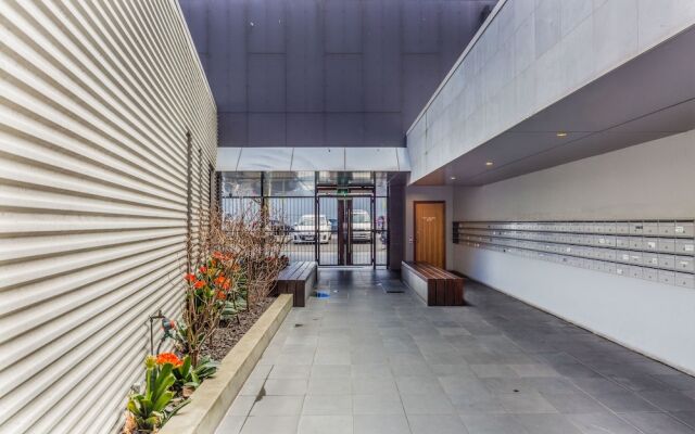 Stylish 2 Bed 2 Bath Parking Wifi Pool