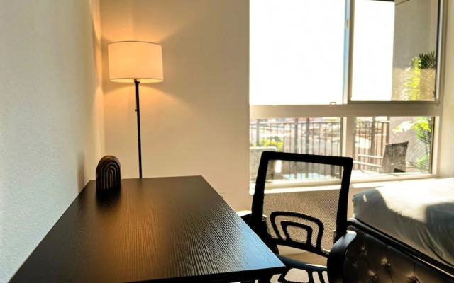 Luxurious Mid-hollywood City View Free Parking