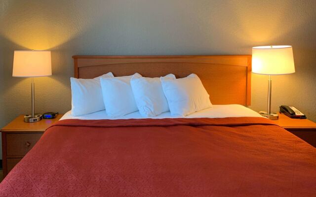 Studio 6 Lincoln, NE - Airport