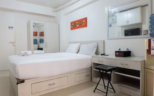 Tidy Studio Apartment at Bassura City near Shopping Mall – Guest Rooms – Jakarta