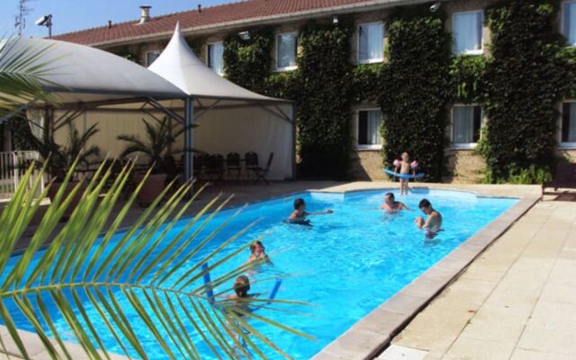 Brit Hotel Les Colonnes