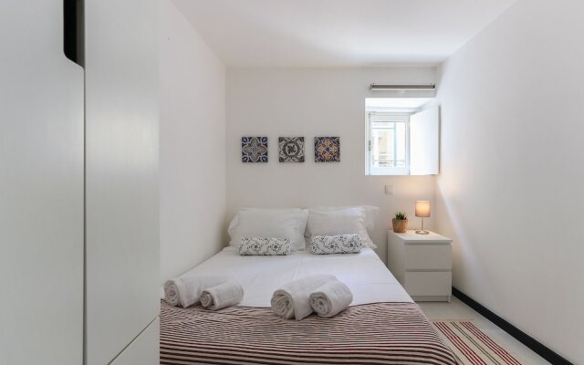 Tailor Made Flat in Central Bairro Alto