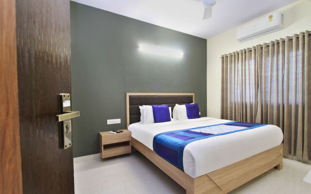 OYO 9605 Hotel Golden Inn