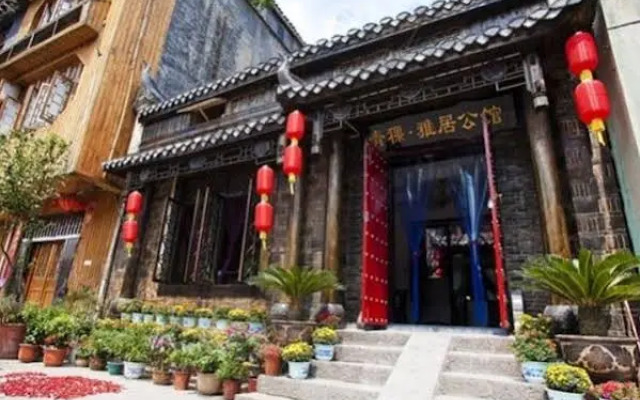 Fenghuang Qingke Yaju Hotel