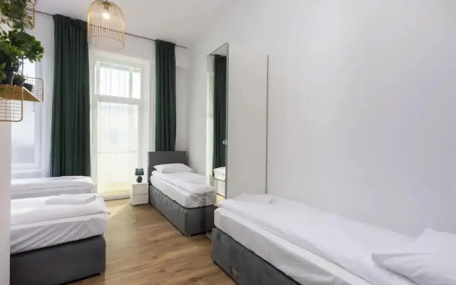 SquadGoals House - Fragola Apartments