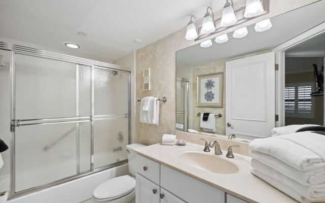 Inlet Reef 102 2 Bedroom Condo by RedAwning