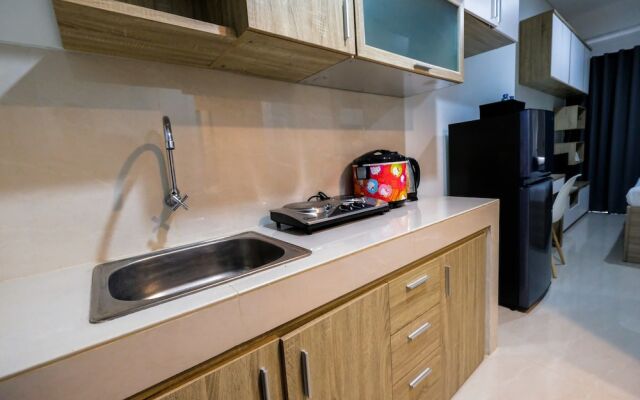 Spacious Studio Apartment at Springwood Residence By Travelio