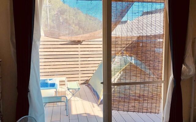 Ricco Mond Hills Apartment House 101