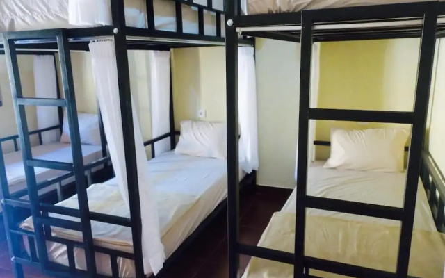 Inn Between Hostel – Guest Rooms – Ubud