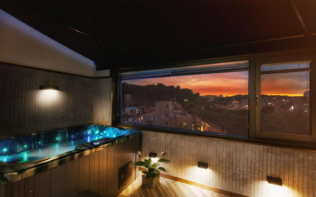 N Bridge Hotel