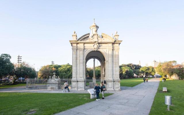 Seaside 1BR Flat w/ AC in Matosinhos by LovelyStay