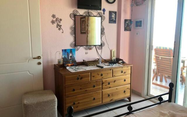 Gerakini 2BR Apt with Shared Pool
