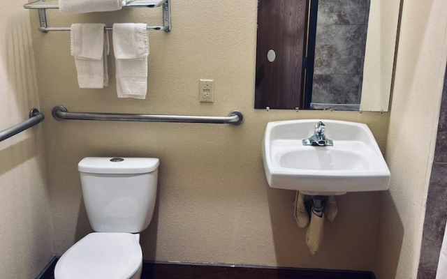 Red Lion Inn & Suites Blue Springs