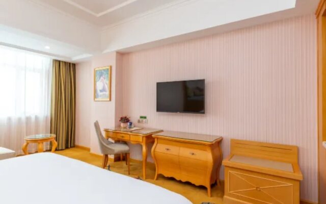 Vienna Hotel (Huizhou Zhongkai High-speed Railway Station Green Fairy Tale Branch)