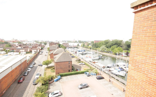 Marina Humber View Apartment