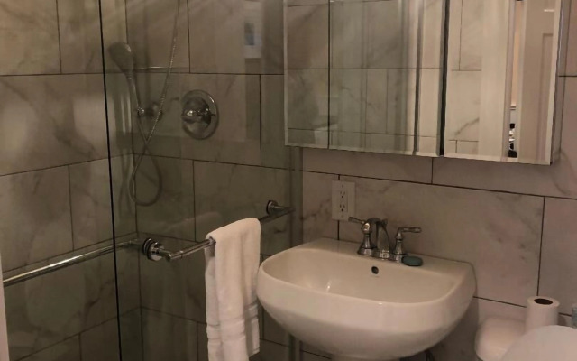 Vineyard Harbor Motel - Private Beach