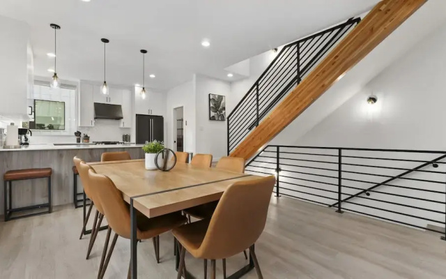 Ballard Hangout - Arcade, Covered Deck, Sleeps 10!