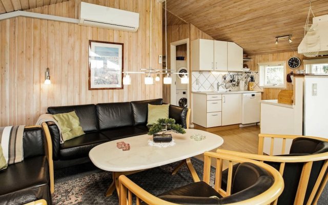 Modern Holiday Home in Millinge Near Sea