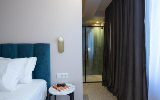 L'Avventura Athens