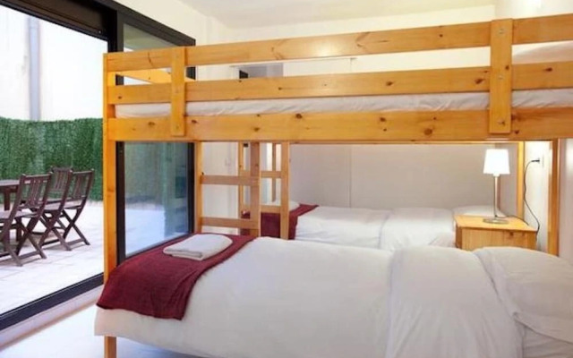Big 2-level apartment near Park Guell with A/C and free wifi