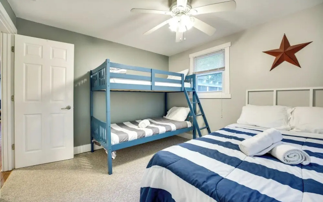 Renovated, Spacious Retreat in Union Pier!