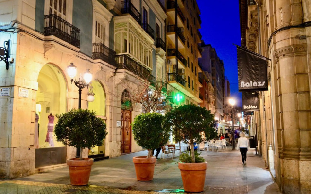 Attractive City Center Apartment