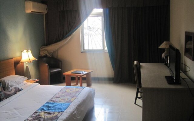 Axari Hotel & Suites