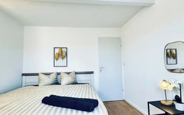 2BR Apt With Balcony Blumengärten