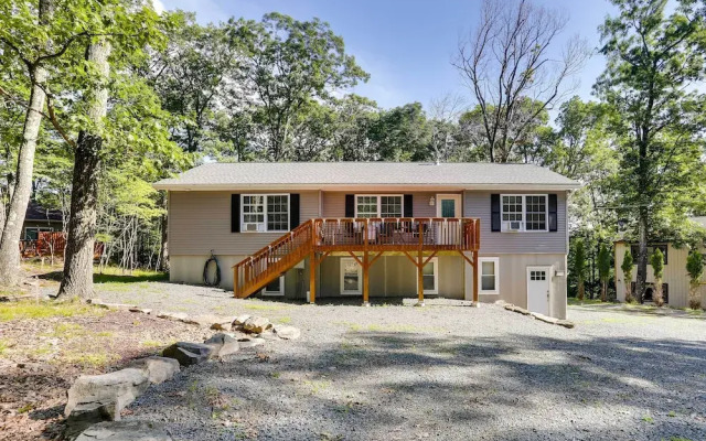 Walk to Lake Wallenpaupack: Poconos Vacation Home