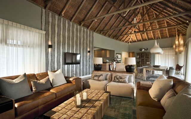 Mhondoro Safari Lodge & Villa