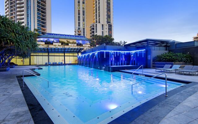 Low floor - Sleeps 8 - Circle on Cavill - Wow Stay