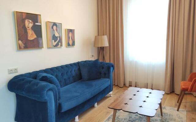 Apartment 76