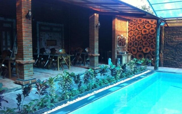 Hotel Savitri Country