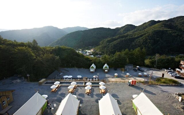 The Proud Resort - Caravan Park