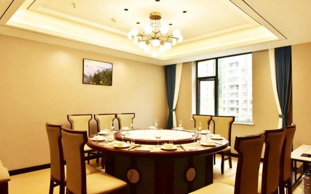 Chongyi Hotel