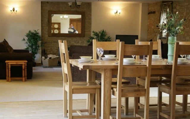 Tithe Barn, Lyneham
