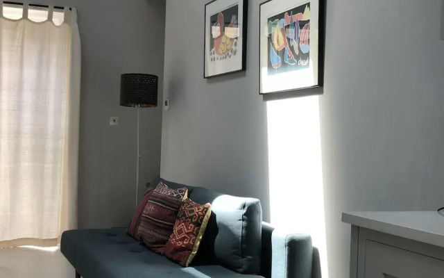 London-apartment-sleeps2-privateentrance