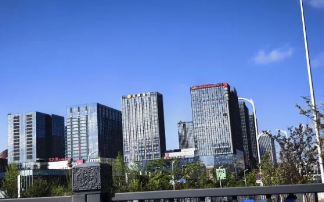Guiyang Air Travel · Hotel Transfer · YOUNG AND FASHION (Longdongbao Airport Outlet Store) – Outside – Guiyang