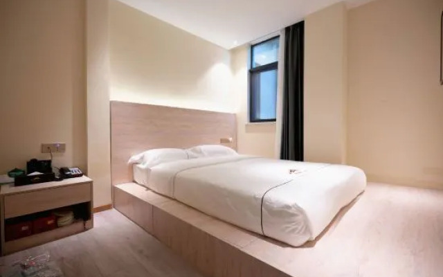 Danjiangkou Guanlan International Hotel（Hanjiang Avenue storefront）