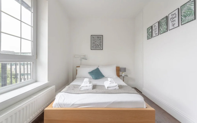 Stylish 2 Bedroom Flat With Views of The Shard