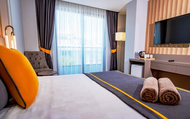 Saint Star Kemer - Adult Only +16