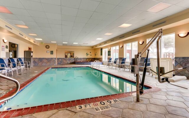 Comfort Inn & Suites