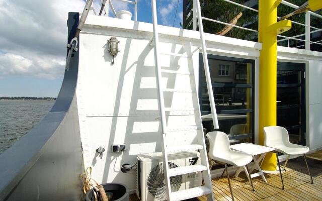 Authentic Ship with a stunning view!