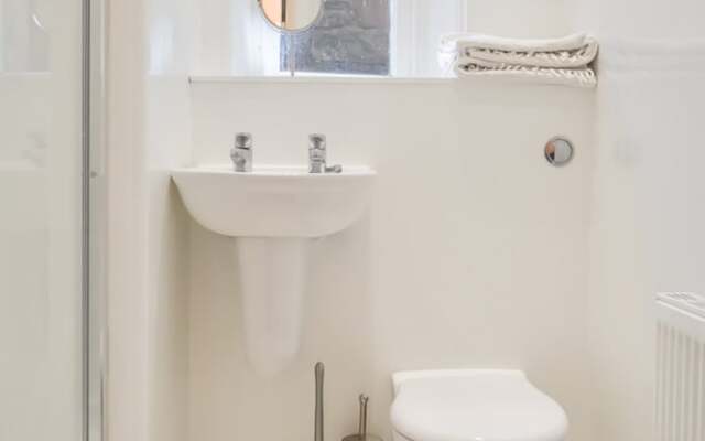 3 Bedroom Flat In Morningside